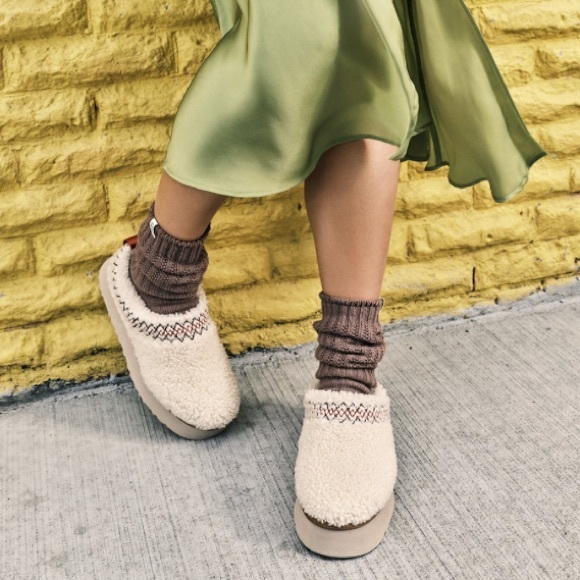 UGG Tazz UGG Braid Slippers Natural 9 New in Box - Picture 16 of 16